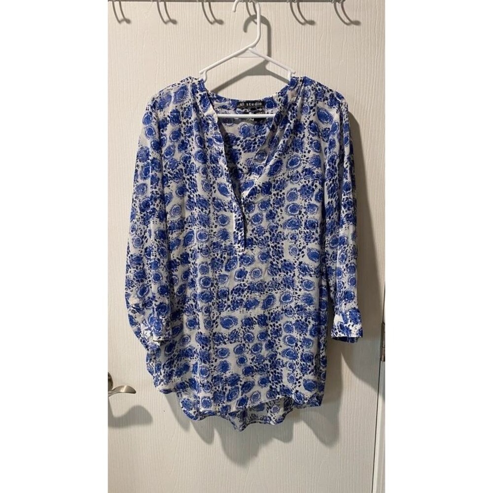 s/i Studio XL Blue White Sheer Printed Split V-Neck Tunic Blouse